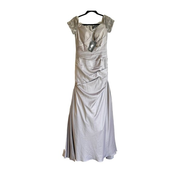 NEW LA FEMME Women's Silver Rouched Waist Formal Gown Dress Size 4 - Picture 6 of 12